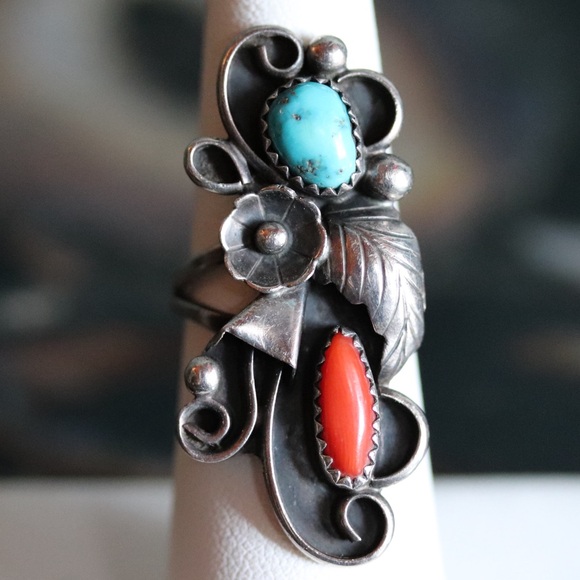 Navajo Signed Angela Lee Sterling Silver Ring with Turquoise and Coral Accents - Picture 1 of 13